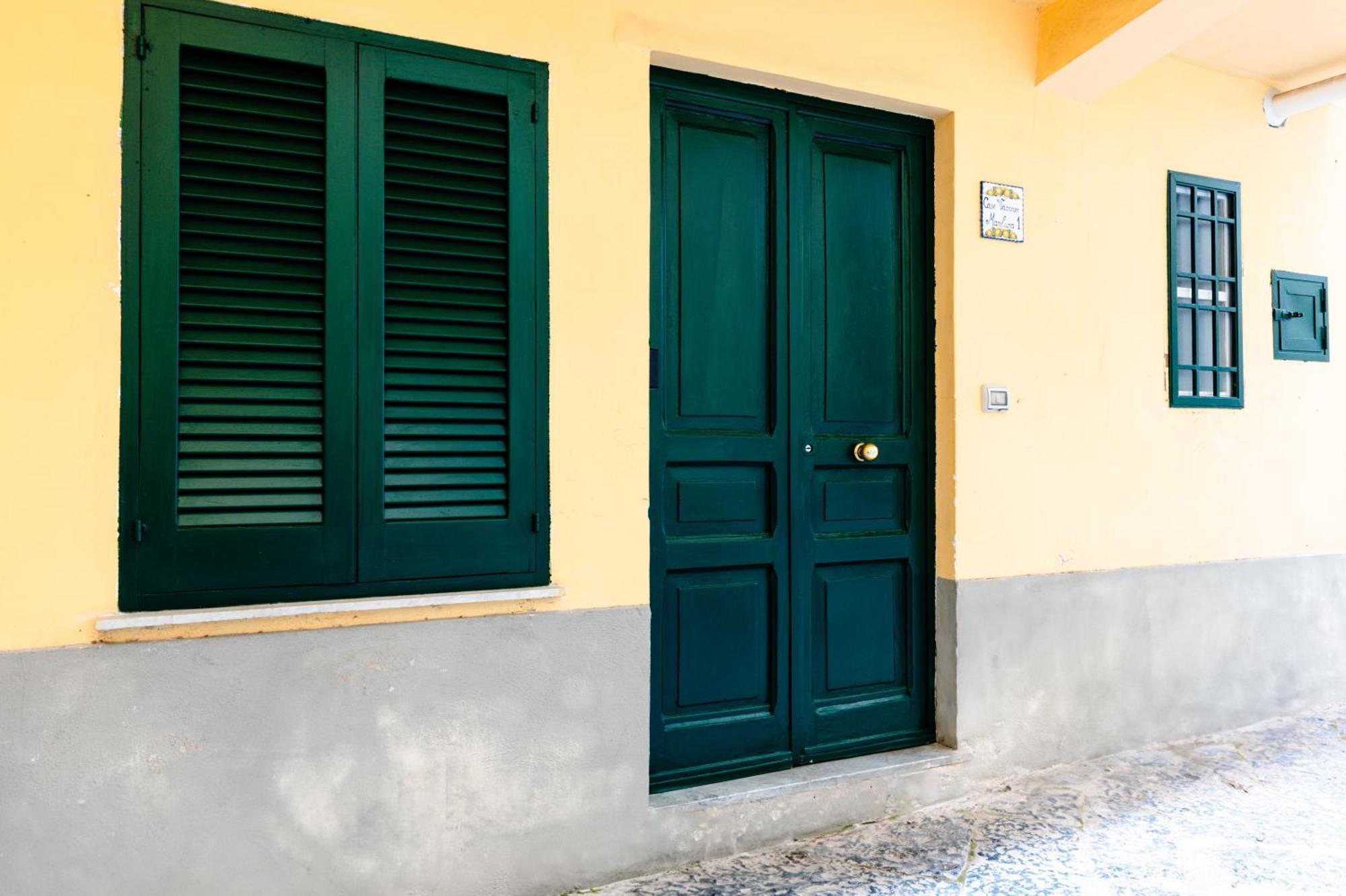 Mare Luna - Appartamento Nel Centro Storico Di Salerno Exterior photo