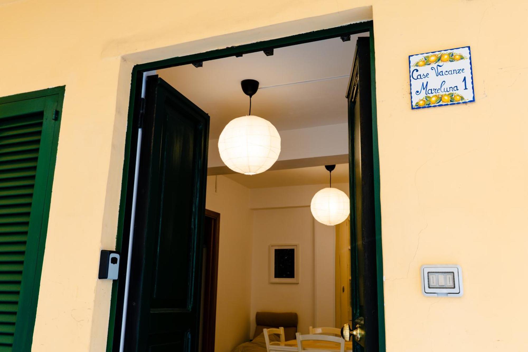 Mare Luna - Appartamento Nel Centro Storico Di Salerno Exterior photo